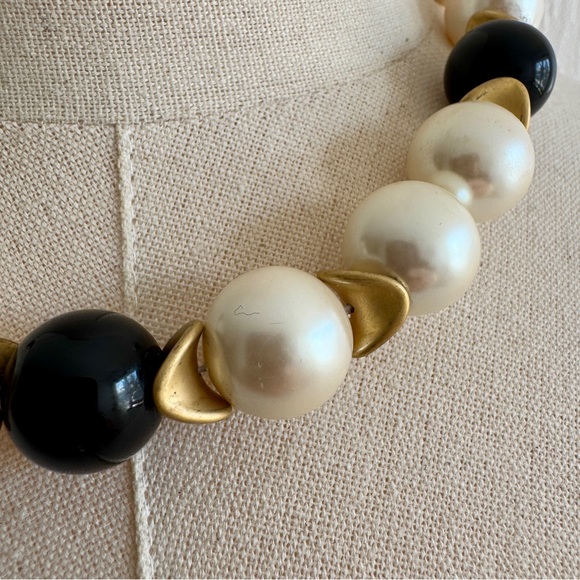 Vintage Jumbo Faux Pearl Necklace - Picture 8 of 8
